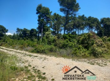 Veliko građevinsko zemljište u 1. redu do plaže