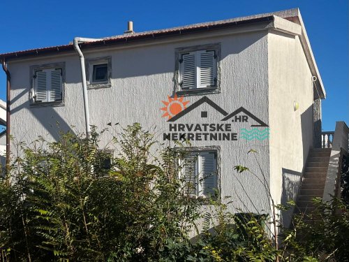 Kuća s dva apartmana na Viru